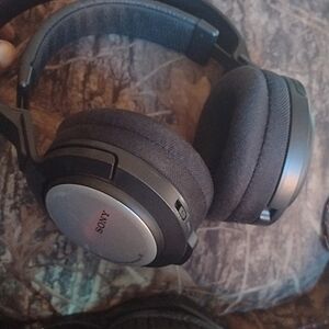 - Sony MDR RF925R Wireless headphones NWOT